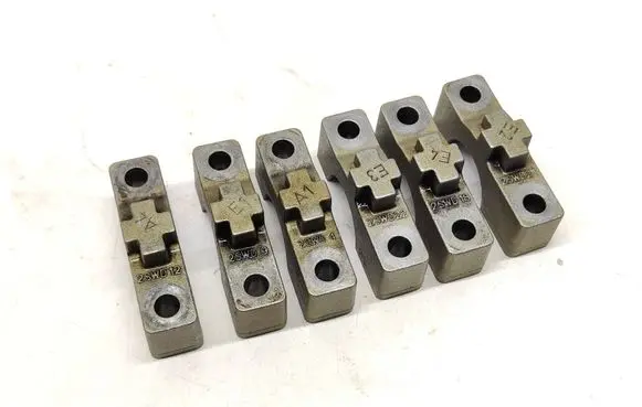 BMW 1 E81 E87 Other cylinder head part 7540149 7540152
