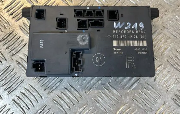 Mercedes-Benz CLS C219 Door control unit/module 2198201226 00005030