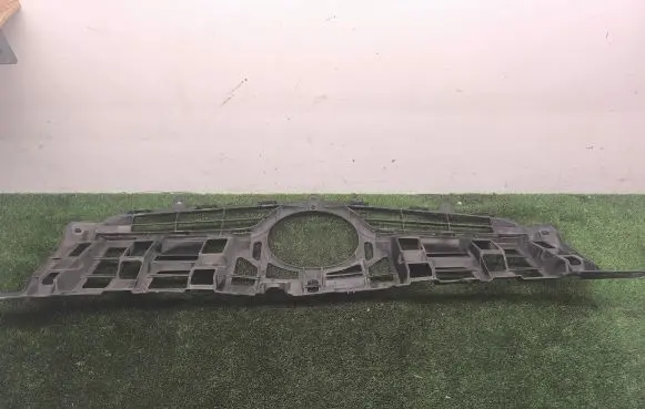 Toyota Prius (XW30) Front bumper upper radiator grill 5311147020