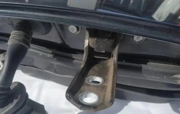 Mitsubishi ASX Rear door lower hinge