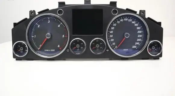 Volkswagen Touareg I Speedometer (instrument cluster) 7L6920880C