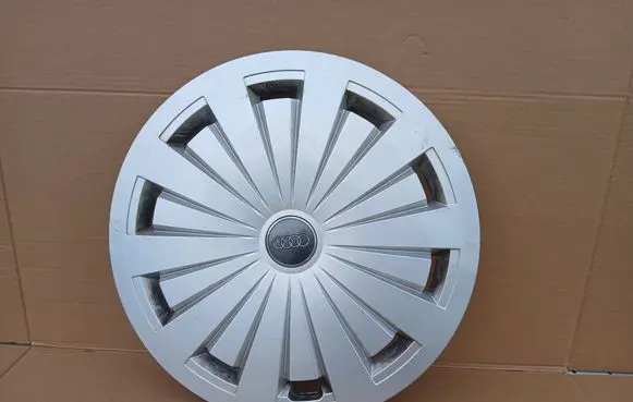 Audi A4 S4 B9 R16 wheel hub/cap/trim 8W0601147