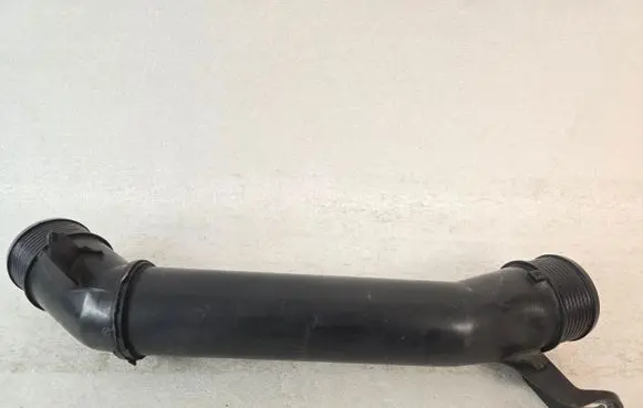 Volvo XC40 Intercooler hose/pipe 32222147
