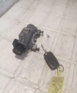 Audi A4 S4 B6 8E 8H Ignition lock 4B0905851F