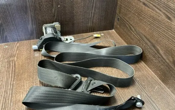 Iveco Daily 4th gen Front seatbelt 33017280A1 33009758