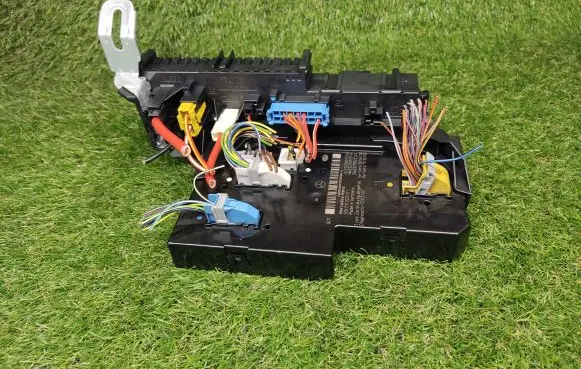 Mercedes-Benz E W212 SAM control unit 2129001306 2129010904 2319025101