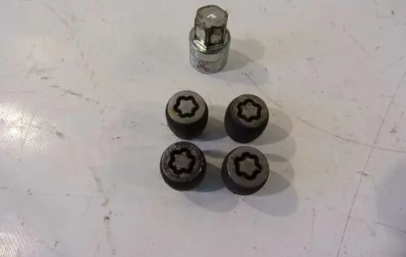 Honda CR-V Wheel nut cap/cover
