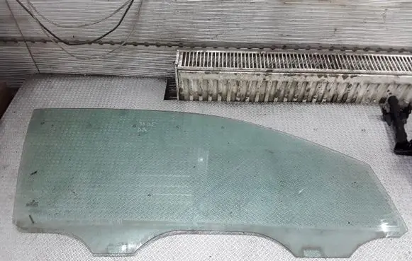 Volkswagen Polo Front door window/glass (coupe) 