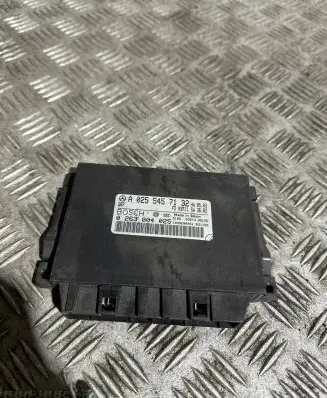 Mercedes-Benz E W211 Parking PDC control unit/module A0255457132