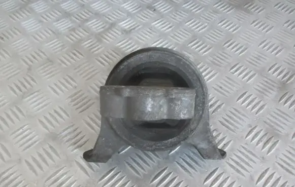 Opel Astra H Engine mounting bracket