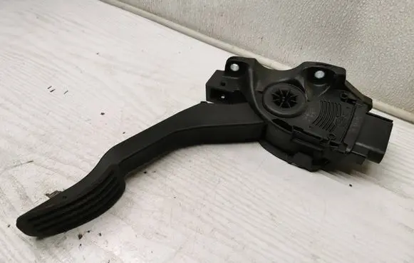 Volvo V60 Accelerator throttle pedal 31329061 C95YE02 6PV01083417