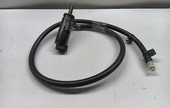 Alfa Romeo Giulia Windscreen/windshield washer pump 71740944