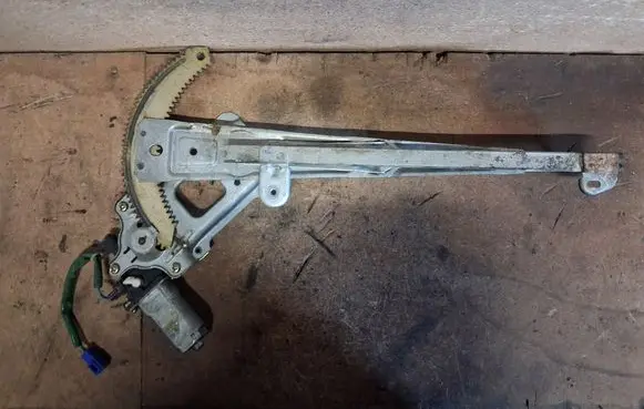 Subaru Forester SF Front window lifting mechanism without motor 