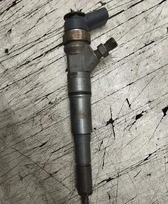 BMW 5 E60 E61 Fuel injector 0445110209