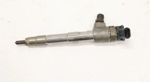 Mercedes-Benz B W247 Fuel injector 8201636333