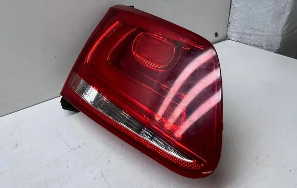Volkswagen Touareg II Tailgate rear/tail lights 7P6945093A 89090273