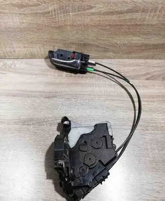 Toyota Prius (XW20) Rear door lock 6927347020 6920547020