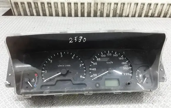 Land Rover Discovery Speedometer (instrument cluster) LR0014002