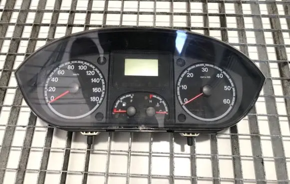 Speedometer (instrument cluster)