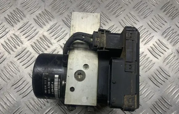 Volkswagen Golf IV ABS Pump 1J0907379E 7M0614111T