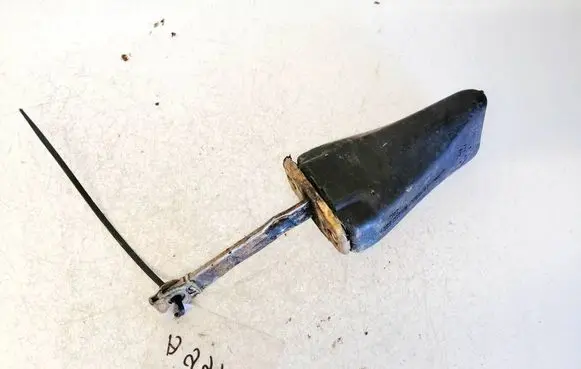 Volkswagen Jetta II Rear door check strap stopper 191837323a