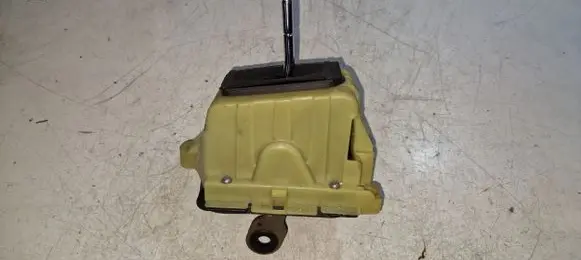 Mercedes-Benz C W204 Gear shifter/selector A2042677524