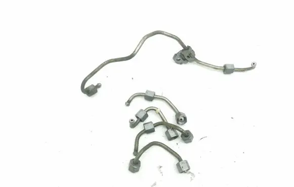 Fuel injector supply line/pipe
