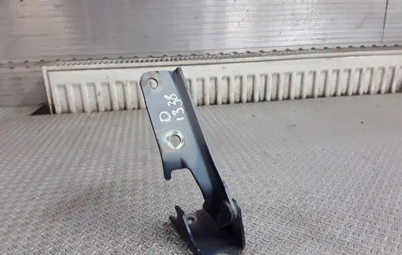 Mitsubishi Pajero Engine bonnet/hood hinges
