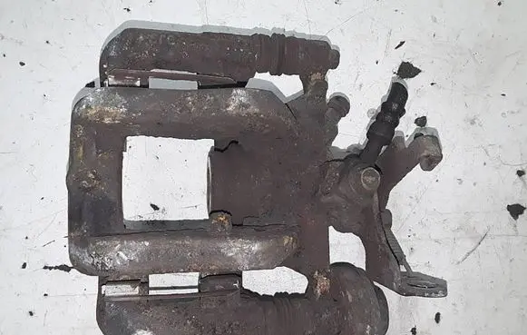 Opel Zafira C Rear brake caliper