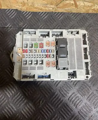 Jaguar XF X250 Fuse module 9X2314D628AC A12247794