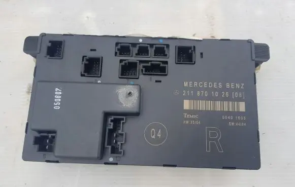 Mercedes-Benz E W211 Door control unit/module 2118701026