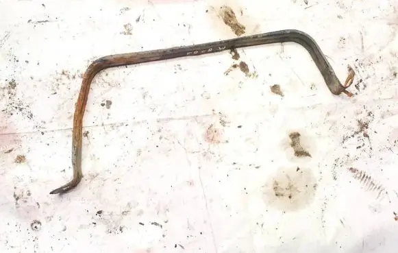 Fuel tank mounting bracket
