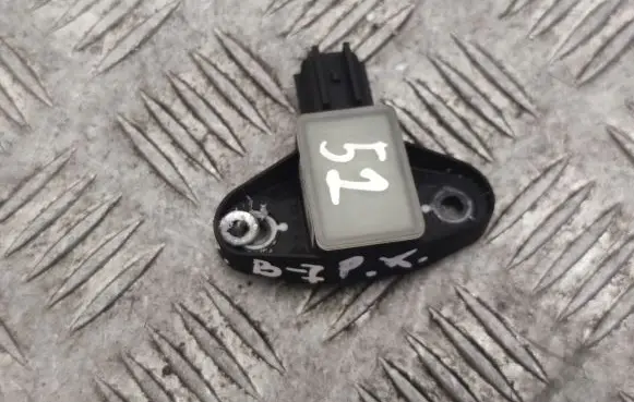 Volkswagen PASSAT B7 Airbag deployment crash/impact sensor 26120303 229787