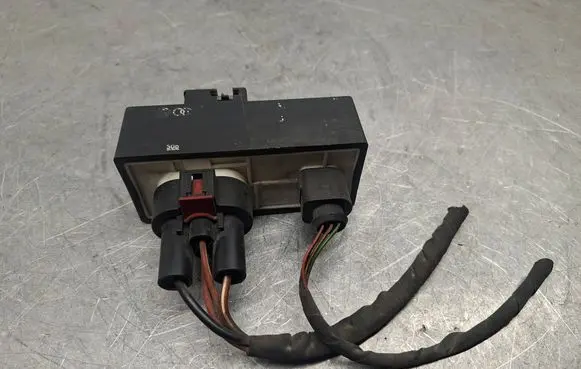 Volkswagen Polo V 6R Coolant fan relay 1J0919506M