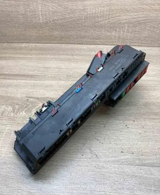 BMW 5 E60 E61 Fuse module 6957330 695733001