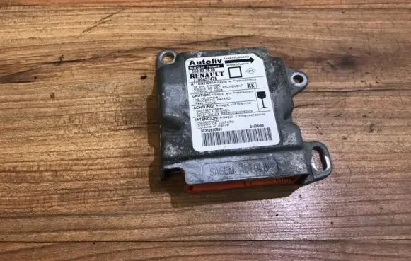 Renault Megane I Airbag control unit/module 7700437475 550803600