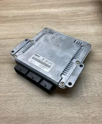 Volvo S40, V40 Engine control unit/module ECU 8200065994 0281010440