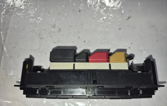 Volkswagen PASSAT B5 Climate control unit 3B1907044