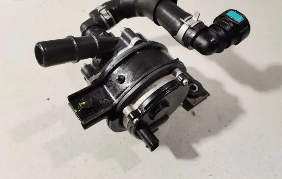 Hyundai Ioniq 5 Electric auxiliary coolant/water pump 369000EKM0