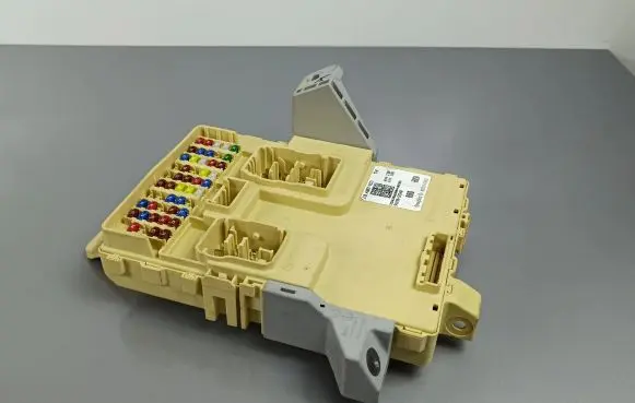 Hyundai Santa Fe Fuse module 91950S1340
