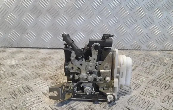 Audi A4 S4 B5 8D Front door lock 8D2837016F