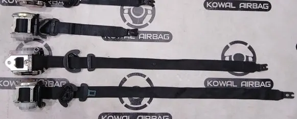 Volkswagen Touareg III Set of seat belts 