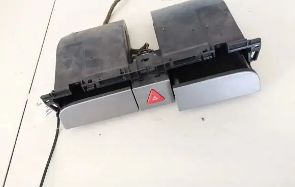 Volkswagen PASSAT B6 Hazard light switch 3c0858407