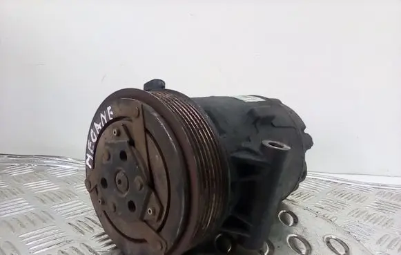 Renault Megane II Air conditioning (A/C) compressor (pump) 8200309193