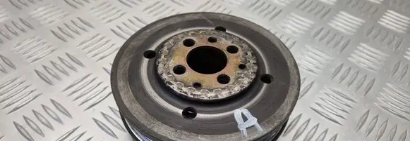 Volkswagen PASSAT B5 Crankshaft pulley 028105243Q