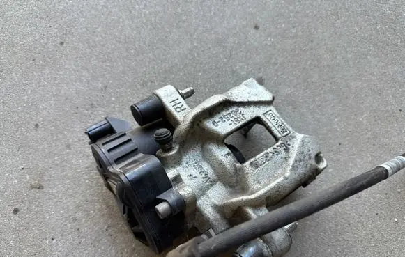 Ford Kuga III Brake caliper pad carrier rear LX612D250BED