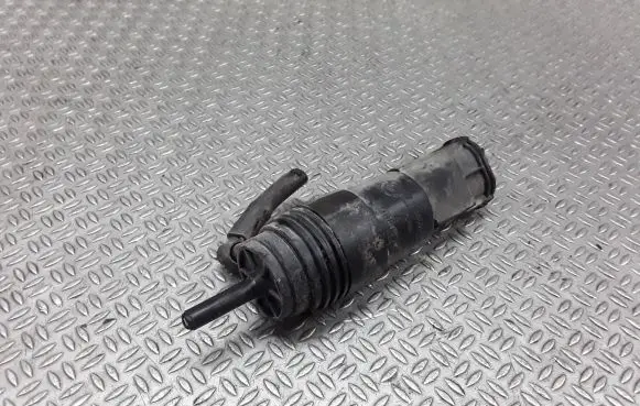 BMW 5 E39 Windscreen/windshield washer pump 67128360244