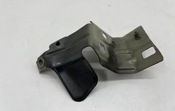 Mercedes-Benz CLA C118 X118 Fender mounting bracket A1188804300