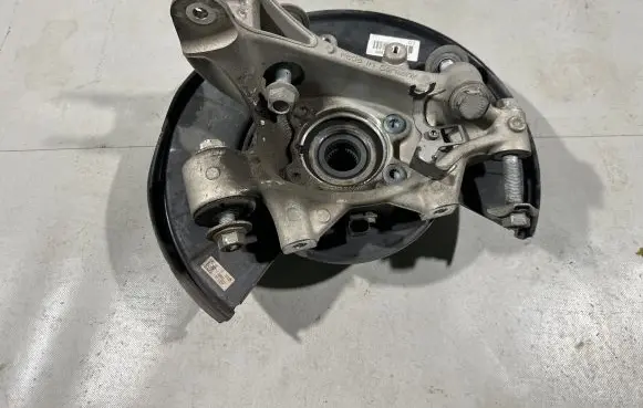 Porsche Cayenne (92A) Rear wheel hub spindle/knuckle 95833161100 95833161101