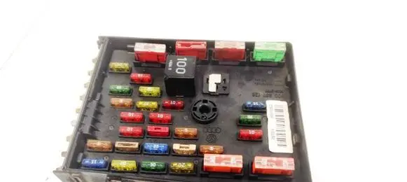 Volkswagen PASSAT B6 Fuse box set 3C0937125 63592777